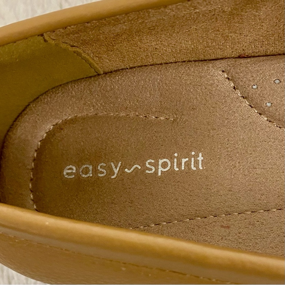 Easy Spirit Morgana Tan Loafers Women’s Size 8W Metal Bit Detail Vegan - Picture 9 of 9